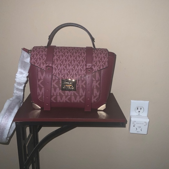 Michael Kors - Picture 1 of 6